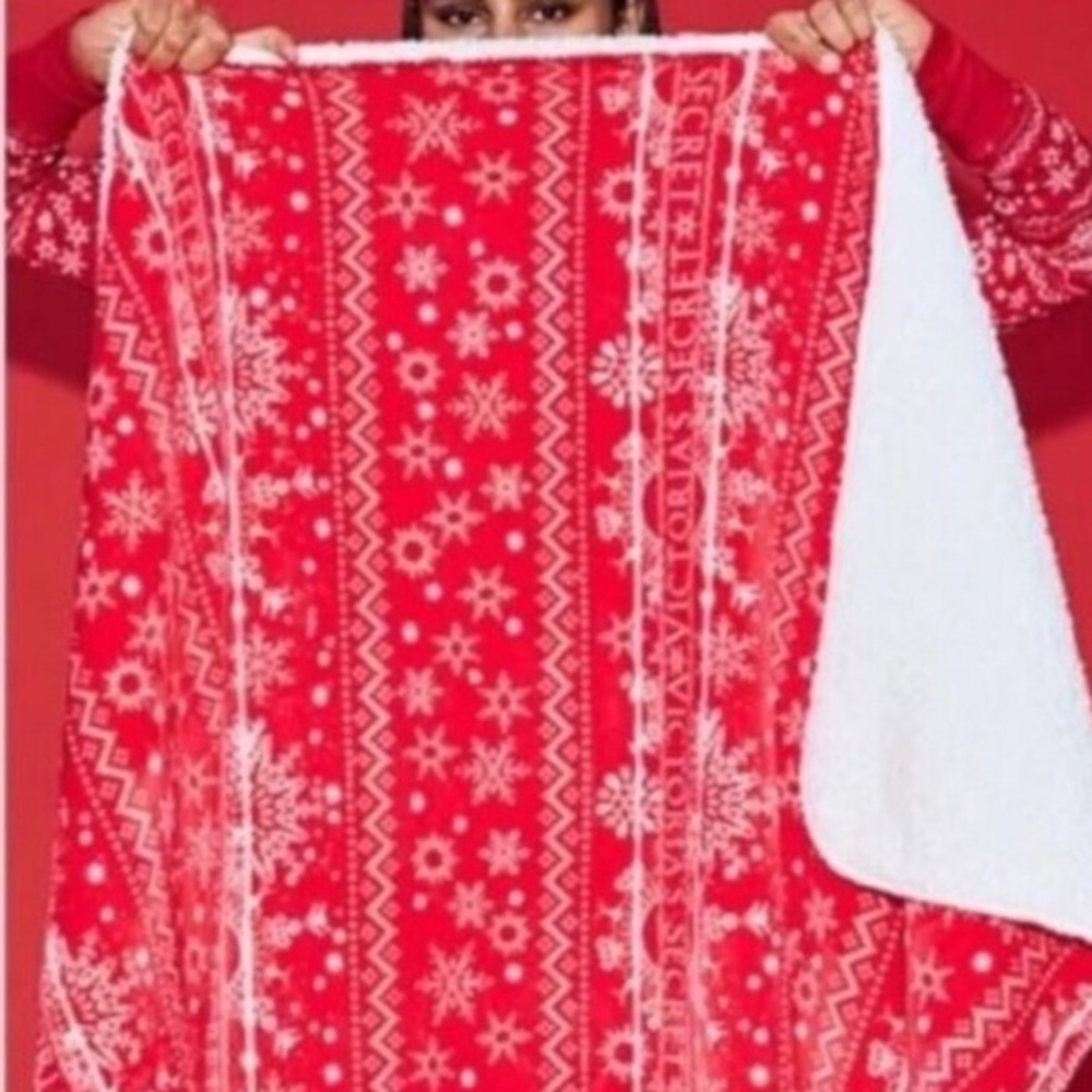 🆕New Victoria Secret Snowflake Soft Blanket